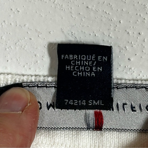 Tommy Hilfiger White Sweater Gray Snowflake and Sleeve Stripes Size L - Picture 9 of 12